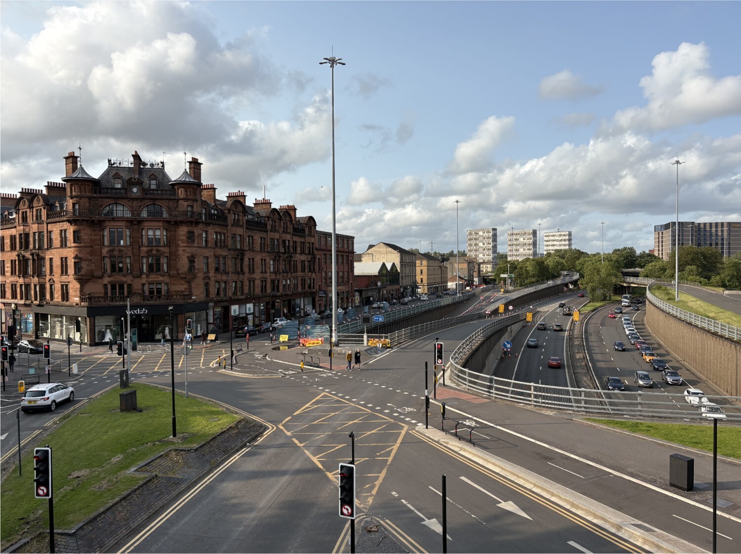 Figure 3: The M8 at Charing Cross. Note the high-quality traditional architecture.