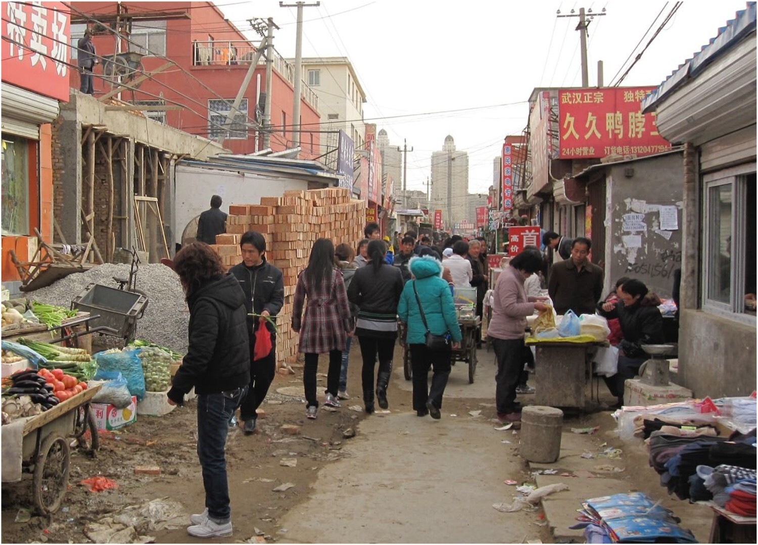 Figure 8: Migrant Life Amidst Tuji Jianfang in Dongsanqi Village